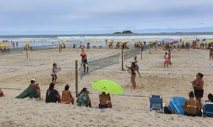 “101 Mulheres” promove torneio feminino  de beach tennis neste final de semana