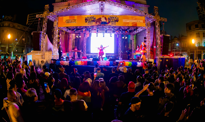 8ª Parada do Orgulho LGBT+ de Santos movimenta a cidade com celebração e diversidade
