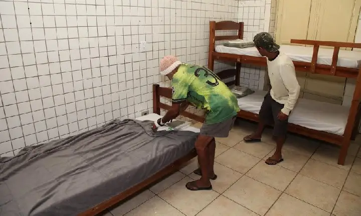 Abrigo emergencial de inverno em Santos abre com 50 vagas para população de rua