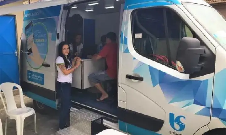 Agência móvel da Sabesp atende moradores do Morro da Nova Cintra, em Santos