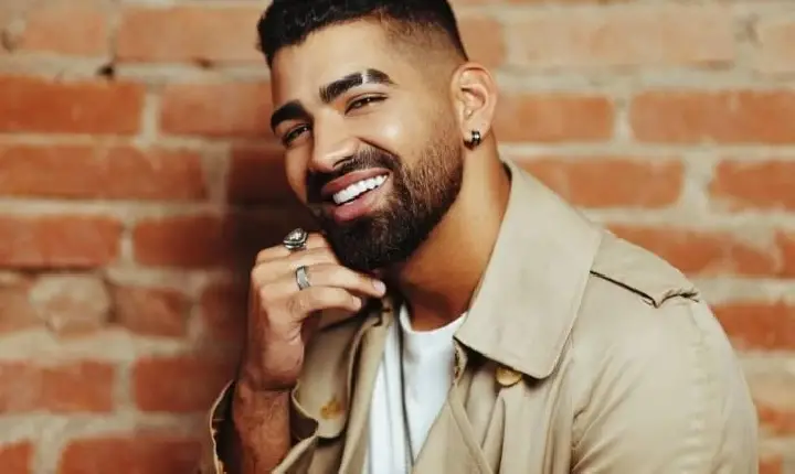 Aniversário do Guarujá será um festival de alegria com os shows de Chico César e Dilsinho!