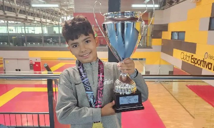 Atleta de Guarujá é campeão mundial de futsal sub-9