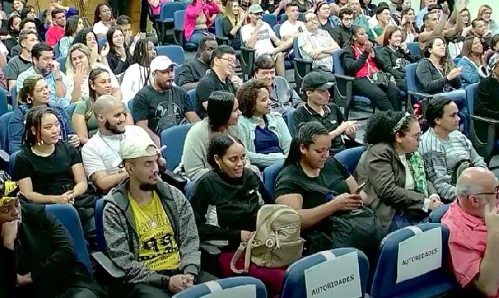 Audiência Pública sobre ampliação de aterro sanitário reúne cerca de 200 moradores em Santos (SP)