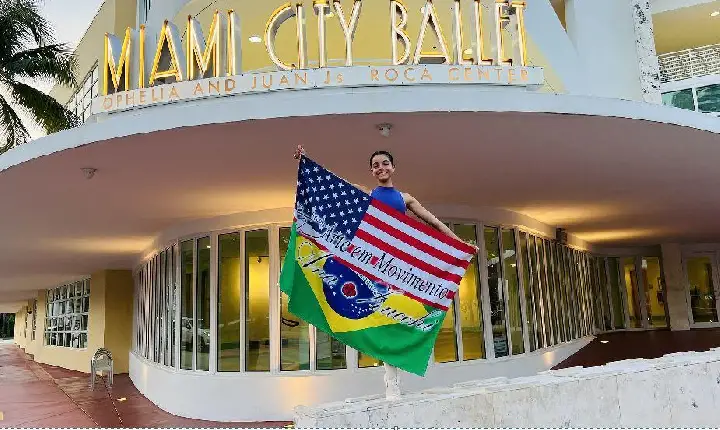 Bailarina de Guarujá garante vaga em curso intensivo de dança nos Estados Unidos em 2024