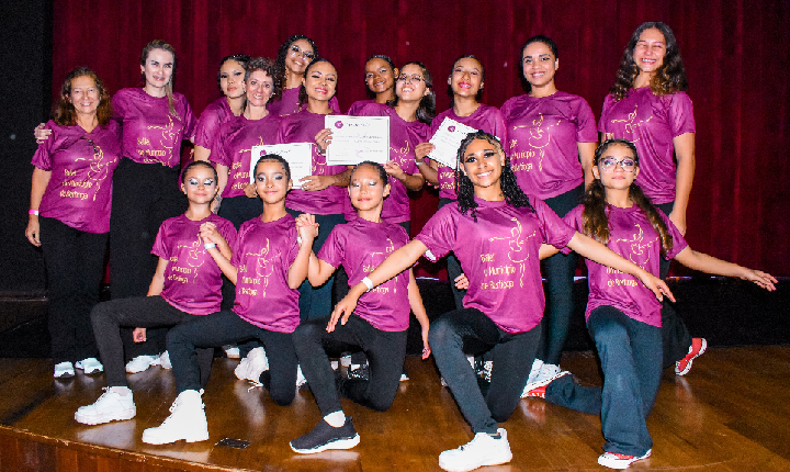 Bailarinas de Bertioga dominam pódio em renomado festival de dança em SP