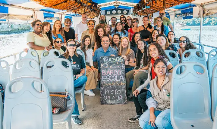 Barco Escola ‘Arca do Saber’ de Bertioga recebe representantes da EJA de 23 cidades paulistas