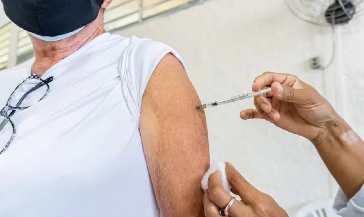 Bertioga amplia vacinação do imunizante bivalente para idosos com 60 anos ou mais