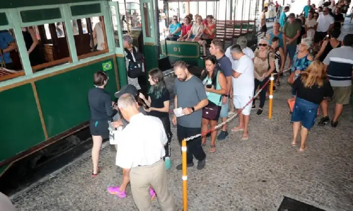 Bonde de Santos amplia trajeto e passageiros ganham duas novas paradas