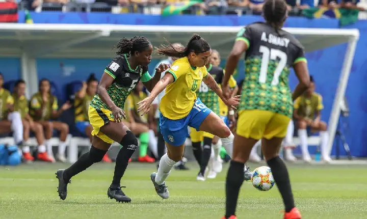 Brasil enfrenta Jamaica precisando de vitória para chegar às oitavas