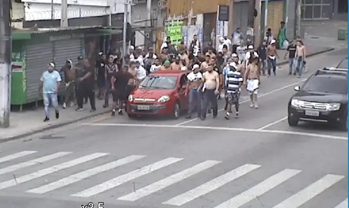 Câmeras de monitoramento em Santos ajudam a apreender bombas para eventual confronto de torcidas