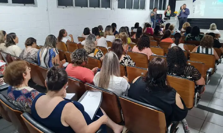 Capacitação do Programa Cinco  Básicos reúne profissionais da Educação