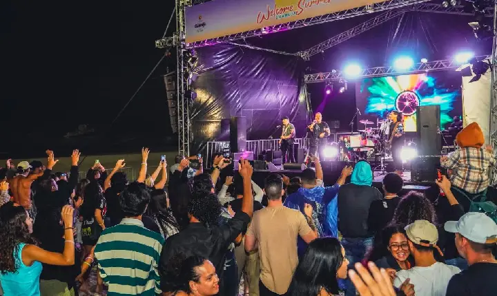 Coldplayers se apresenta na Enseada   e marca novo show para 12 de fevereiro