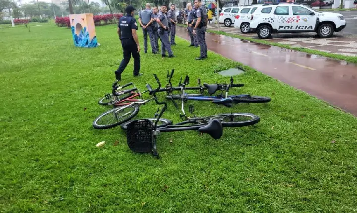 Com auxílio das câmeras, GCM de Santos prende dois homens após furto de bicicletas na orla