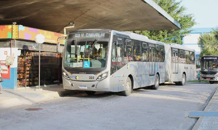 Com greve decretada, ônibus só funcionam nos horários de pico em Guarujá