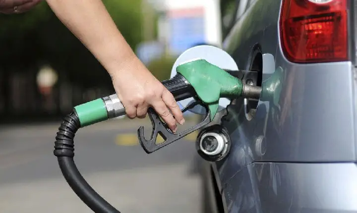 Com lei federal, governo de São Paulo reduz imposto sobre a gasolina