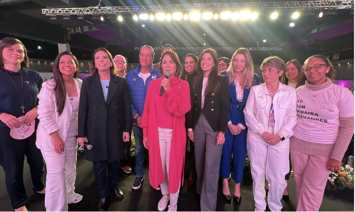Com Michelle Bolsonaro e Rosana Valle, PL Mulher reúne multidão em Guarulhos-SP; Bolsonaro participa por chamada de vídeo