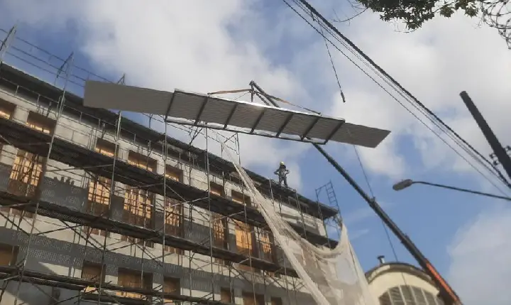 Começa a instalação das telhas do Novo Mercado Municipal de Santos