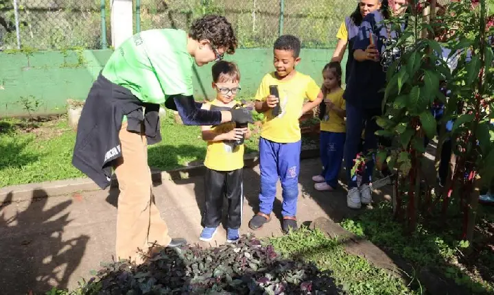 Criançada curte oficina de plantio nas atividades de férias do Jardim Botânico de Santos