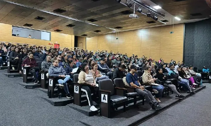 Curso de capacitação logística portuária qualifica 350 pessoas em Guarujá