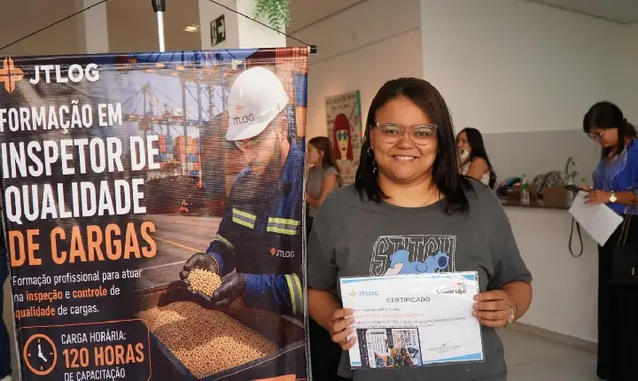 Curso de Comércio Exterior explora detalhes sobre práticas de importação e logística