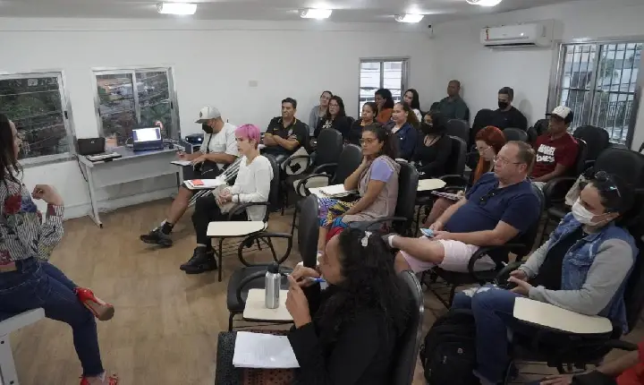 Curso de Marketing Digital reúne influenciadora digital e quem está começando na área