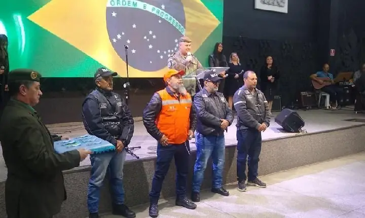 Defesa Civil de Guarujá recebe homenagem