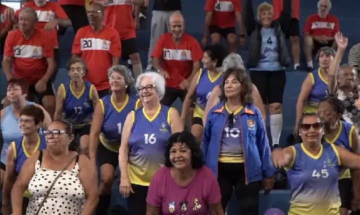 Dia da Pessoa Idosa é celebrado com cerca de 300 pessoas em Guarujá