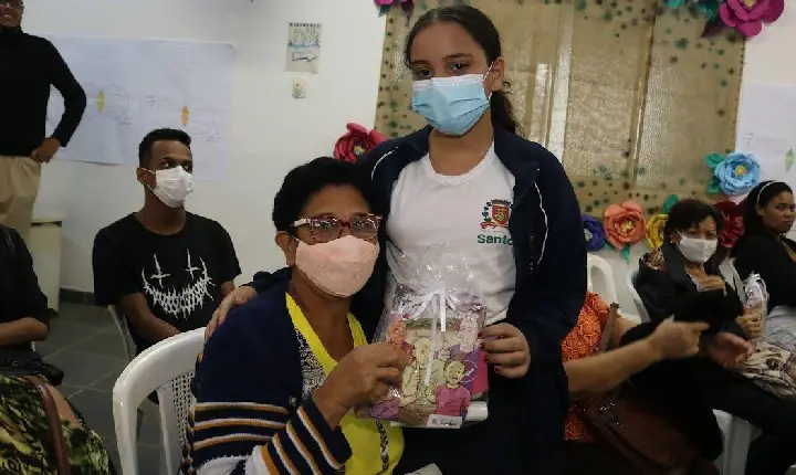 Dia dos Avós: Alunos homenageiam e presenteiam idosos em Santos