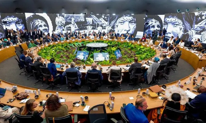 É hora de transformar ambição em ação”, diz Lula em mesa redonda na Cúpula de Líderes da COP30