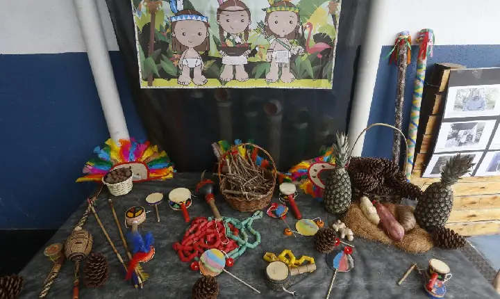 E. M. Catarina Salgado realiza exposição no Dia dos Povos Indígenas