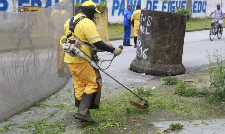 Em Guarujá, serviços de zeladoria  acontecem por todo o município