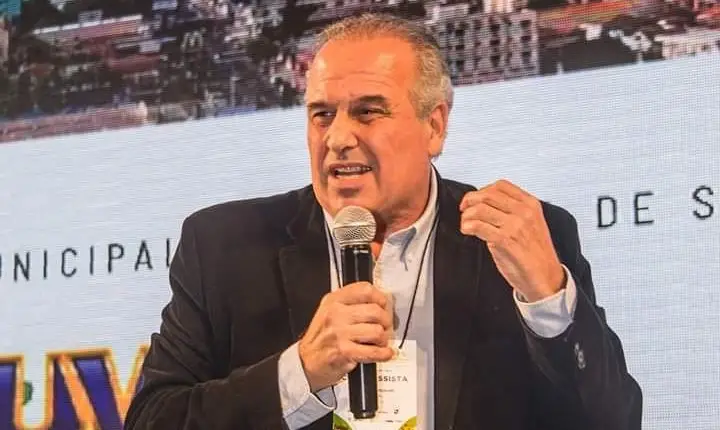 Engenheiro protocola mais um pedido de impeachment de Valter Suman na Câmara de Guarujá