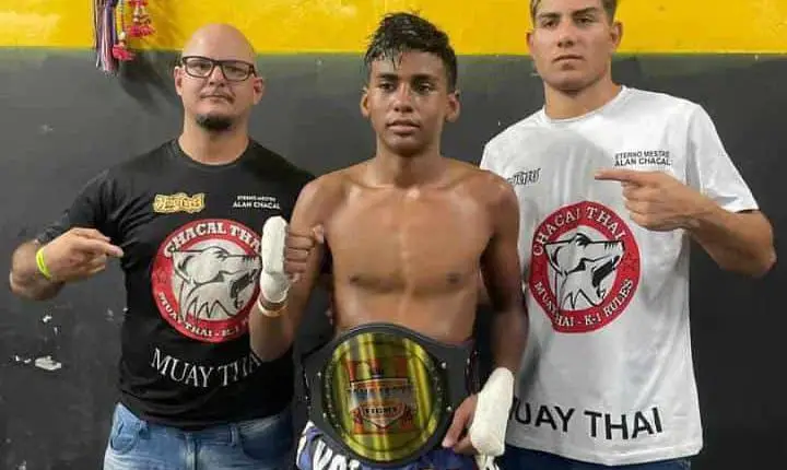 Escoteiro de Guarujá vence competição de Muay Thai