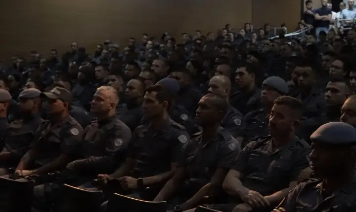 Farid Madi recepciona policiais militares que  atuarão durante a temporada em Guarujá