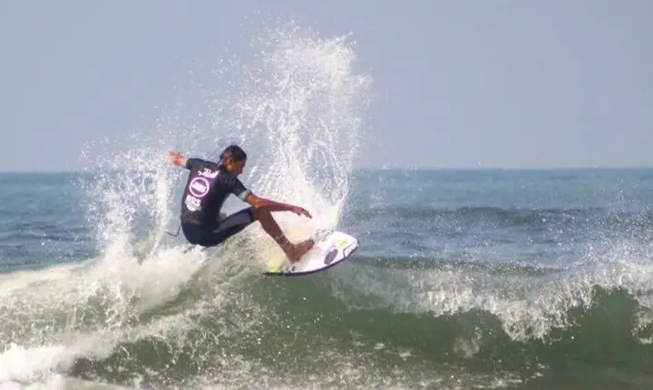 Festival de Surf Toai acontece neste   sábado (8), na Praia das Astúrias