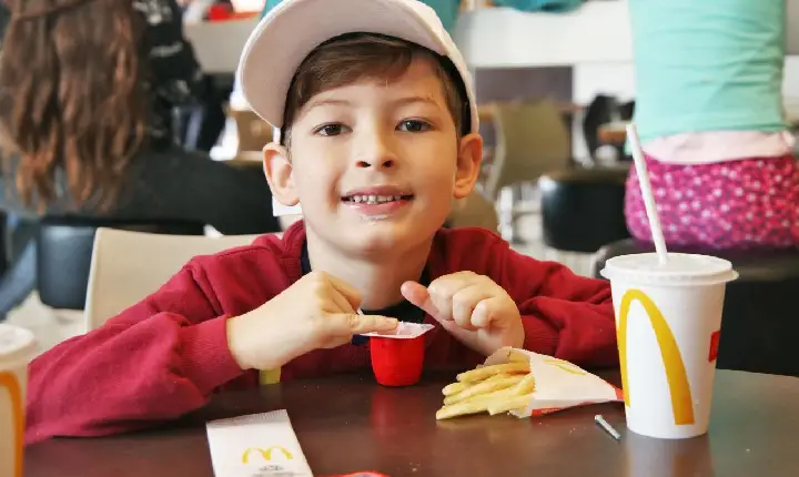 Fundo Social de Guarujá proporciona Tarde Feliz para 90 crianças