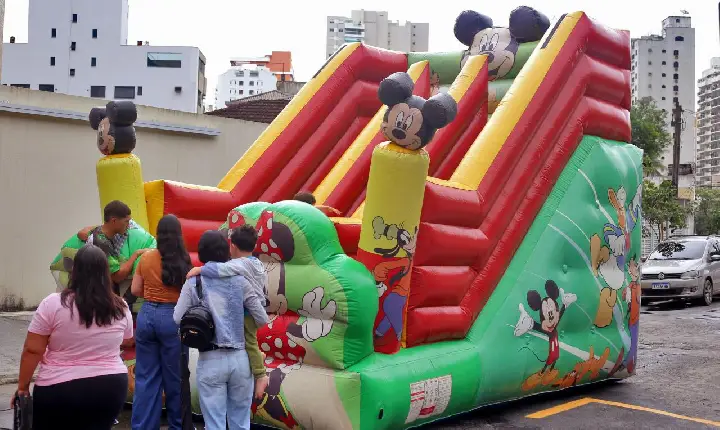 Fundo Social de Guarujá realiza Festa Natal para crianças da cidade