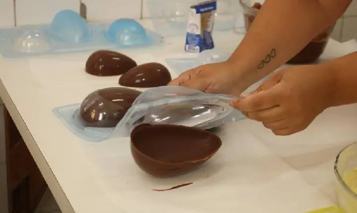 Fundo Social de Santos abre 50 vagas para novos cursos de ovos de Páscoa, padaria e artesanato