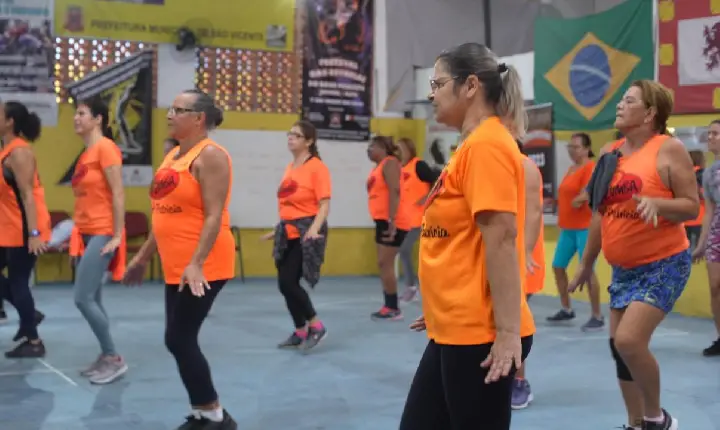 Fundo Social oferece aulas de alongamento para vicentinos com mais de 50 anos