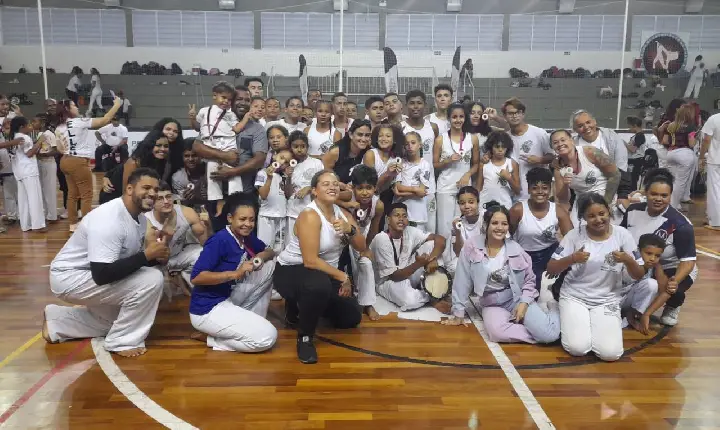 Grupo Caravela Negra fatura 15 medalhas  para Guarujá em Copa Aberta de Capoeira
