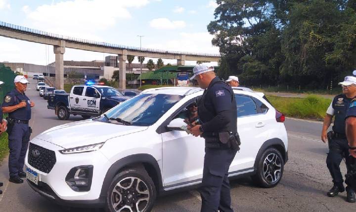 Guarda Municipal de Guarujá faz visita técnica ao Grupamento de Trânsito de Guarulhos