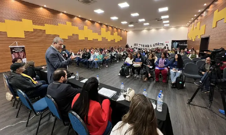 Guarujá debate políticas de saúde para população em situação de rua