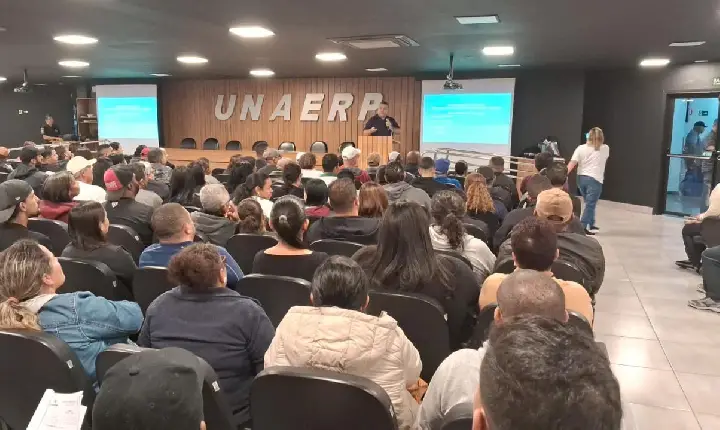 Guarujá forma mais 320 ambulantes na última turma do curso Ambulante Legal