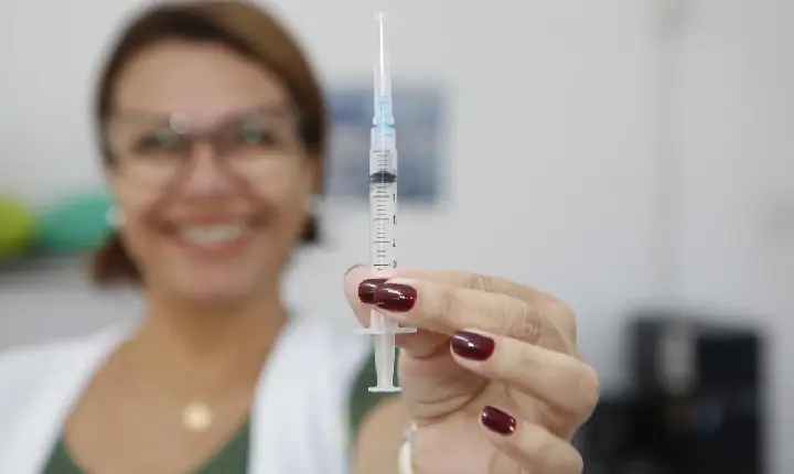 Guarujá inicia vacinação contra influenza para maiores de 18 anos