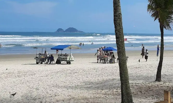 Guarujá oferece curso aos ambulantes das praias de Pitangueiras e Guaiuba