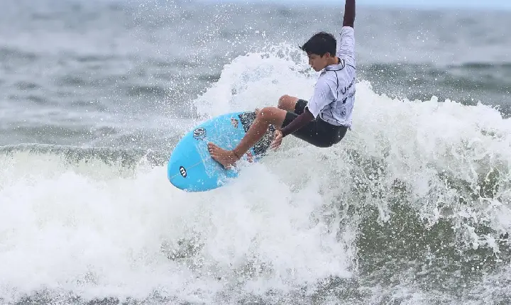 Guarujá recebe a 29ª edição do Surf Colegial na Praia do Tombo neste sábado (11)