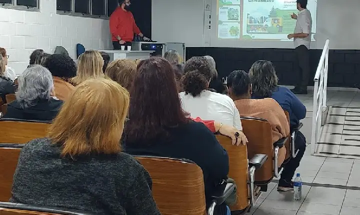 Guarujá recicla 220 litros de óleo e incentiva  programa ambiental nas escolas