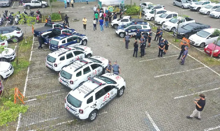 Guarujá reforça serviços essenciais com a entrega de 12 veículos