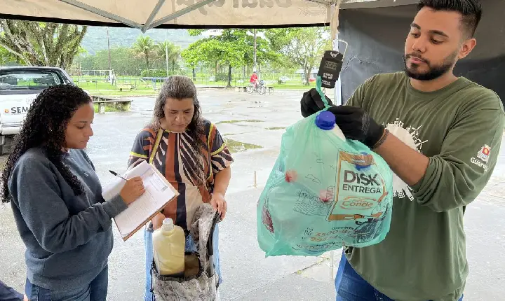 Guarujá reverte mais de 220 quilos de recicláveis  em frutas, legumes e verduras