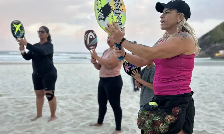 Guarujá terá aulas gratuitas de beach tennis a partir de 23 de agosto